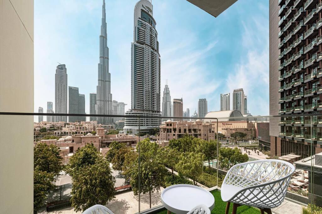 2 Bedroom Luxury Full Burj Views Apartment *